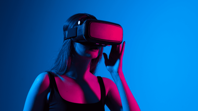 Pesquisa indica que os brasileiros confiam e se interessam mais pelo metaverso do que a média global — oportunidade para marcas testarem jornadas imersivas, eventos e social commerce.
