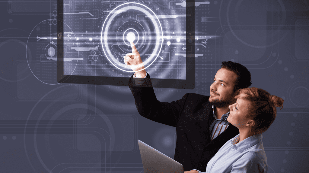 Executivos interagindo com tela touch de interface futurista, indicando que até 2026 75% das empresas investirão em inovação digital.