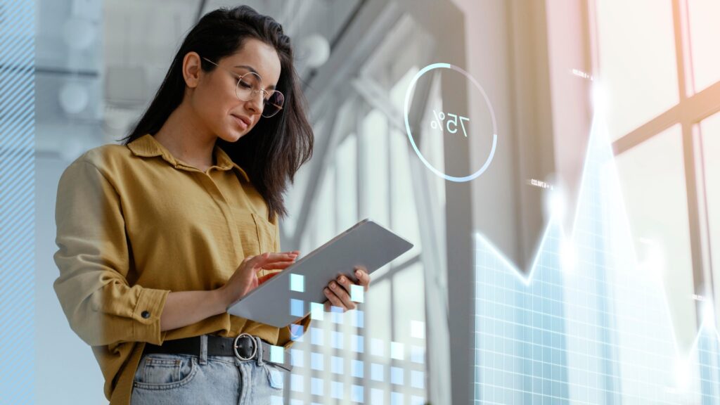 Profissional analisando indicadores em tablet com gráfico de 75%, estratégias para ampliar o acesso das empresas à Lei do Bem e aos incentivos fiscais de P&D.