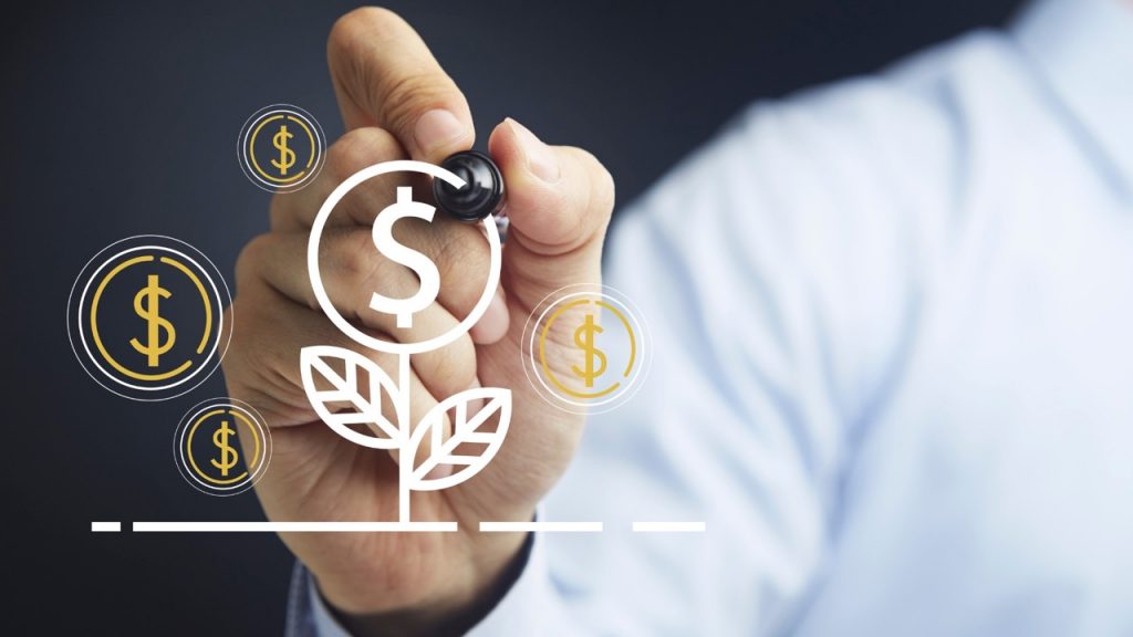 Mão desenhando ícones de dinheiro e planta, simbolizando a recuperação de R$ 4,18 bilhões do FNDCT para ciência, tecnologia e inovação.