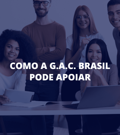 Equipe diversa reunida em frente ao laptop com o texto “Como a G.A.C. Brasil pode apoiar”